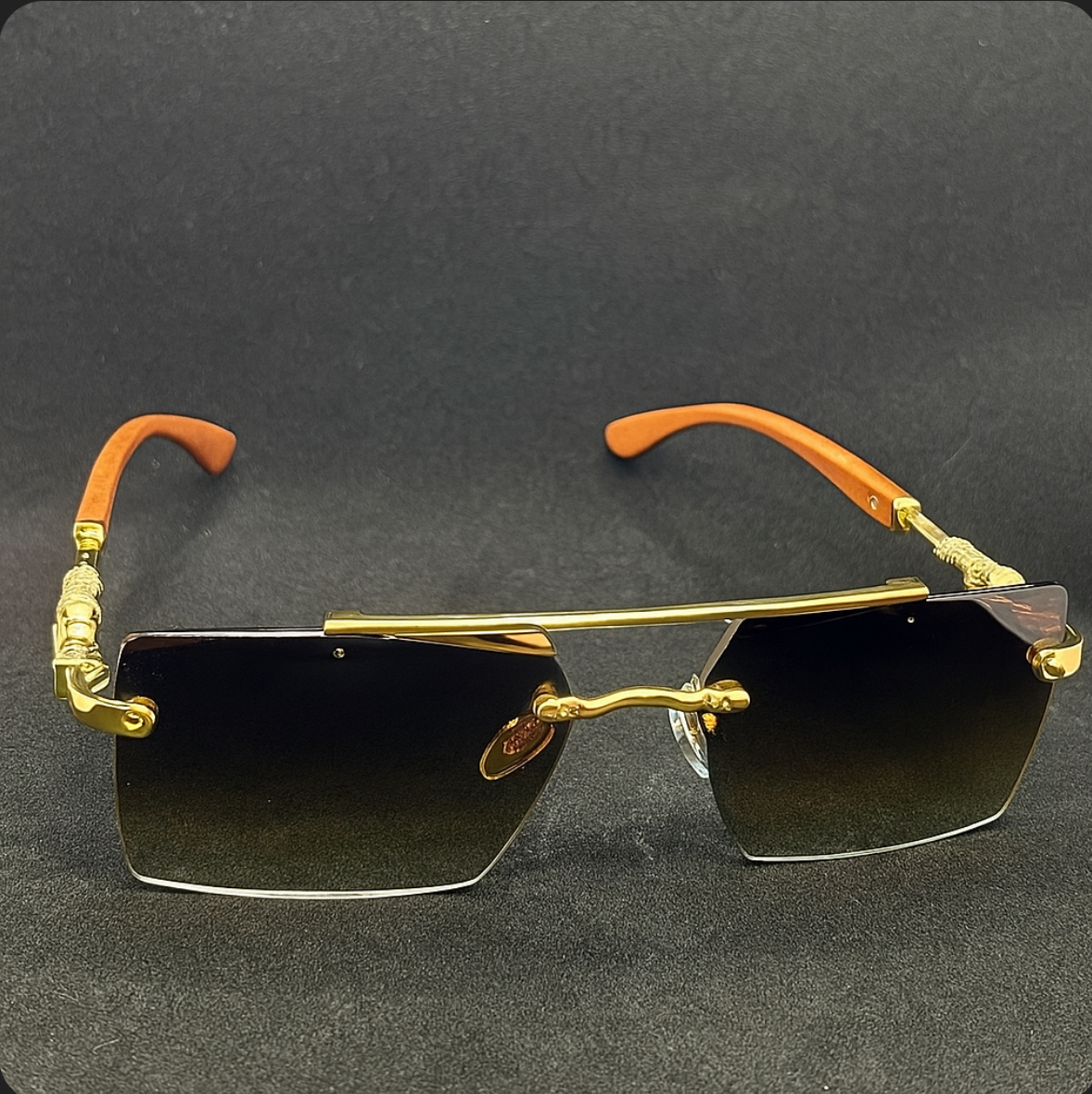  Meeran Jaguar sunglasses with golden gradient lenses and a golden rim, featuring UV protection.